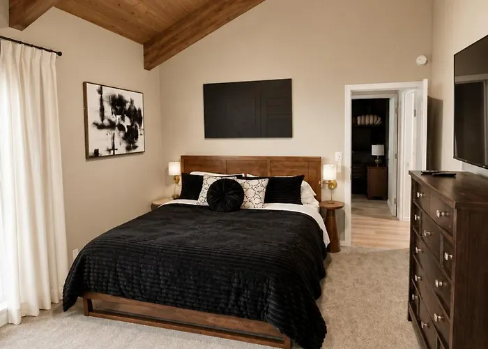 Ultimate Family Retreat-sleeps 9 Tulsa