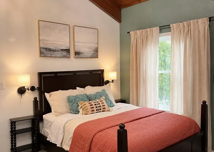 Ultimate Family Retreat-sleeps 9 *