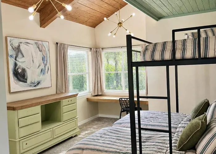 Ultimate Family Retreat-sleeps 9 Holiday home *