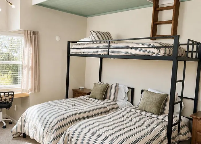 Ultimate Family Retreat-sleeps 9 *