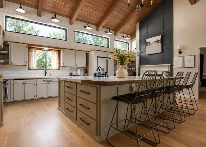 Ultimate Family Retreat-sleeps 9 *