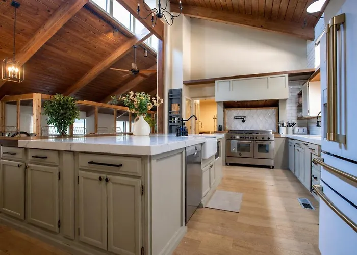 Ultimate Family Retreat-sleeps 9 * Tulsa