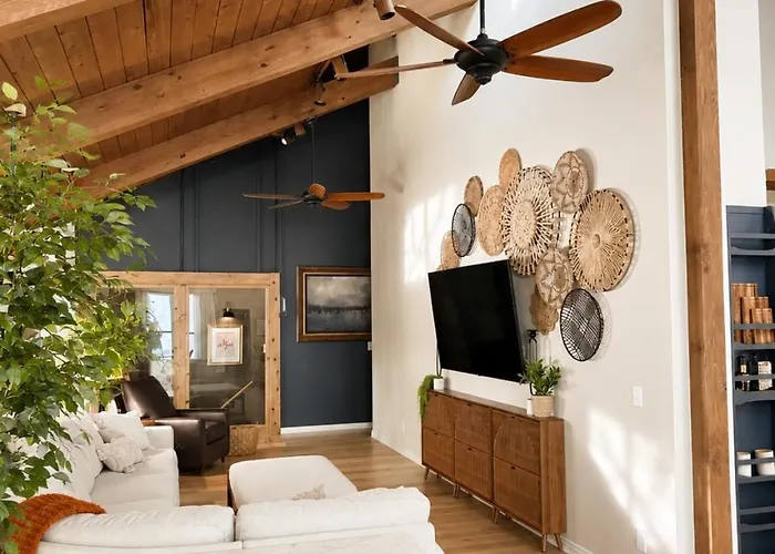 Ultimate Family Retreat-sleeps 9 *