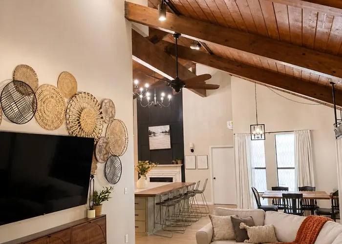 Ultimate Family Retreat-sleeps 9 * Tulsa