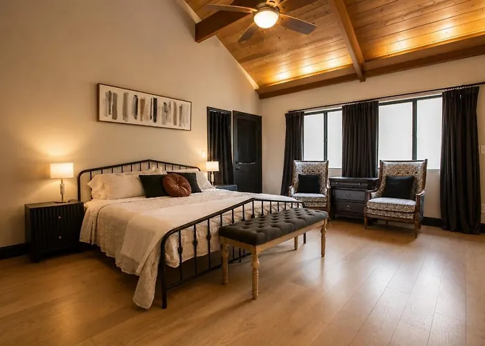 Ultimate Family Retreat-sleeps 9 * Tulsa