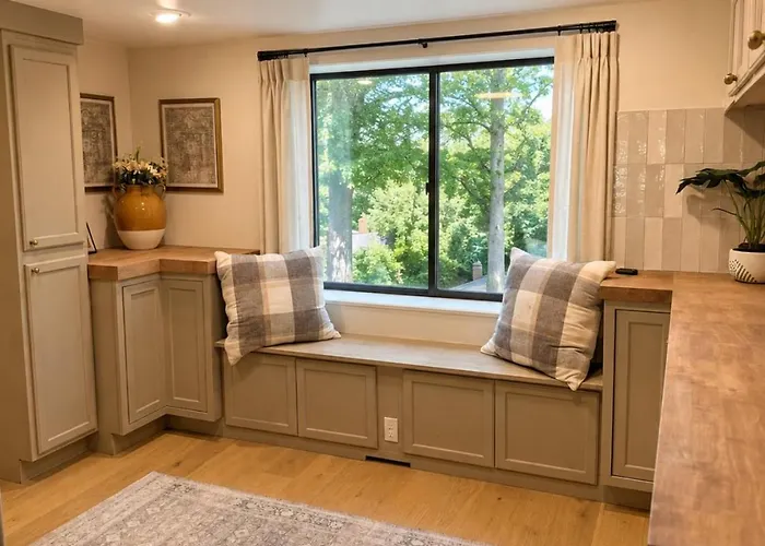 Ultimate Family Retreat-sleeps 9 Tulsa