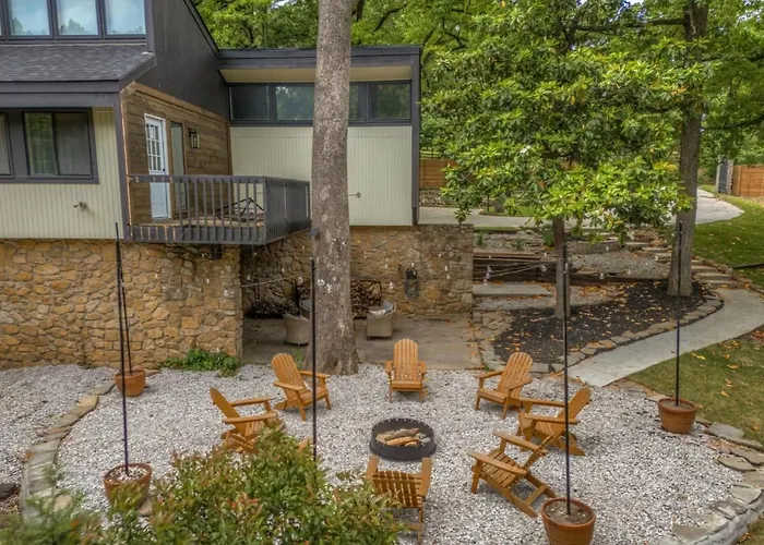 Ultimate Family Retreat-sleeps 9 * Tulsa