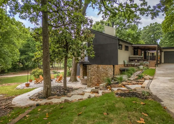 Ultimate Family Retreat-sleeps 9 * Tulsa