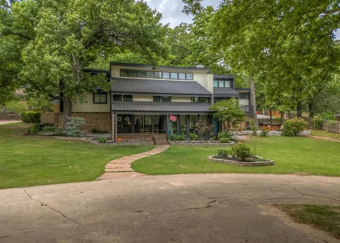 Ultimate Family Retreat-sleeps 9 * Tulsa