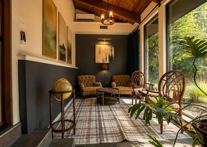 Ultimate Family Retreat-sleeps 9 * Tulsa